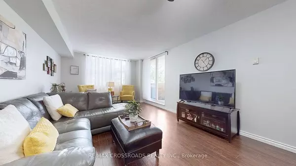 Newmarket, ON L3Y 7C3,260 Davis DR #313