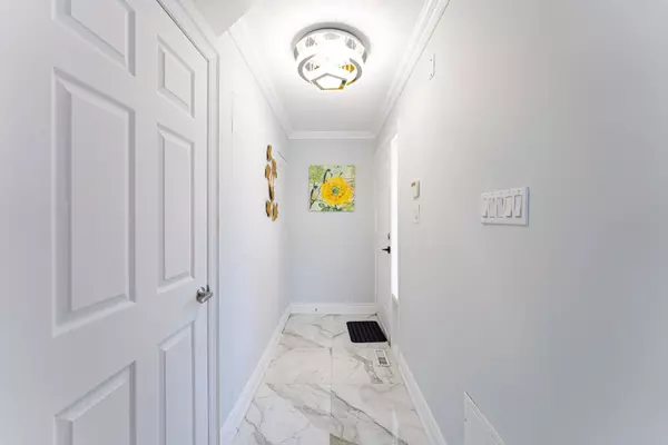 Richmond Hill, ON L4C 5R8,8 Greenbelt CRES
