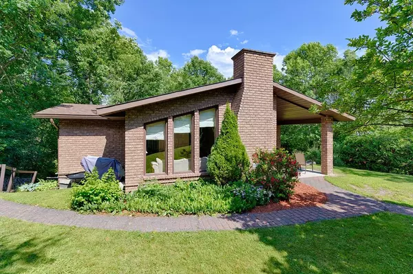 551 Whispering Pines CRES, Laurentian Valley, ON K8A 6W4