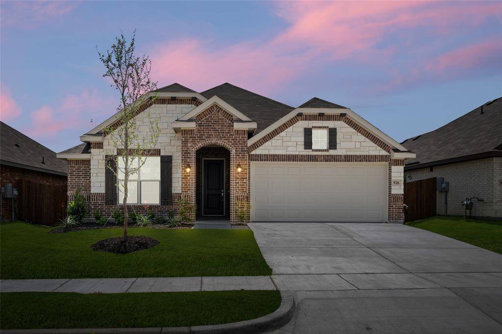 926 Madeline,  Cleburne,  TX 76033