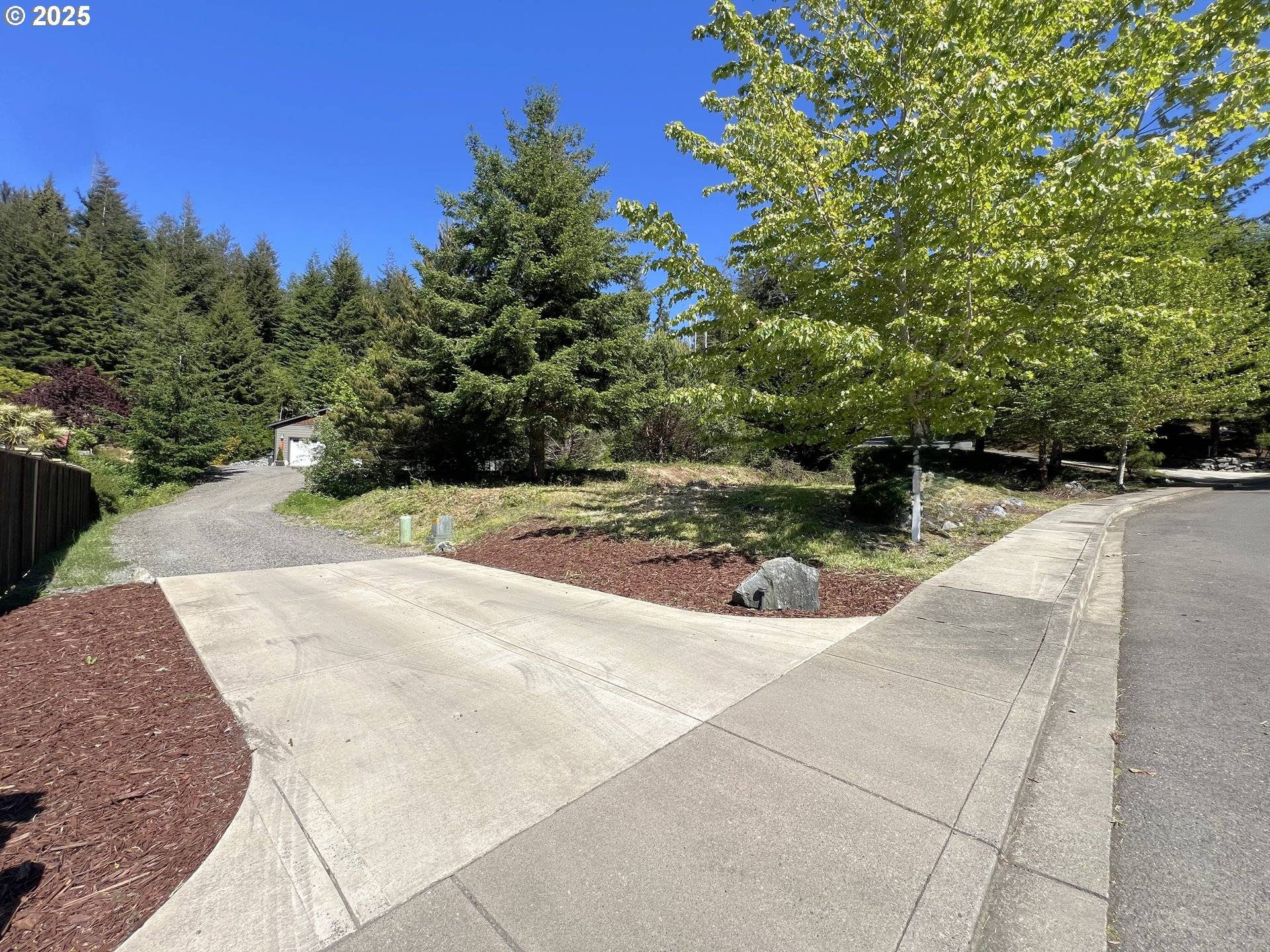 Coos Bay, OR 97420,2211 Timberline DR #27