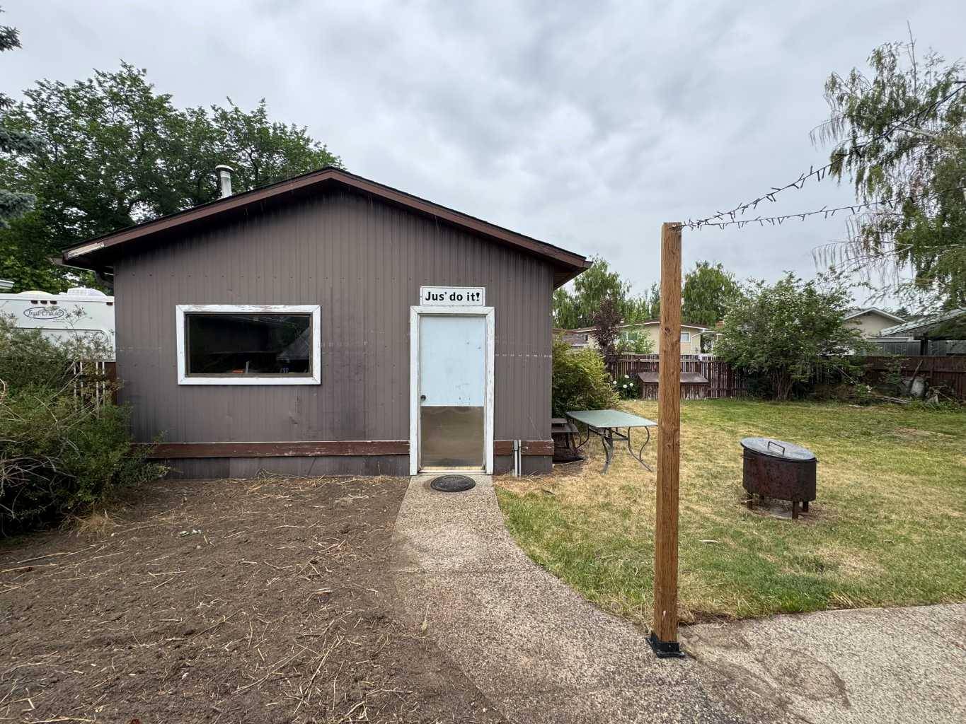 Lethbridge, AB T1H 3M3,1413 19 ST N