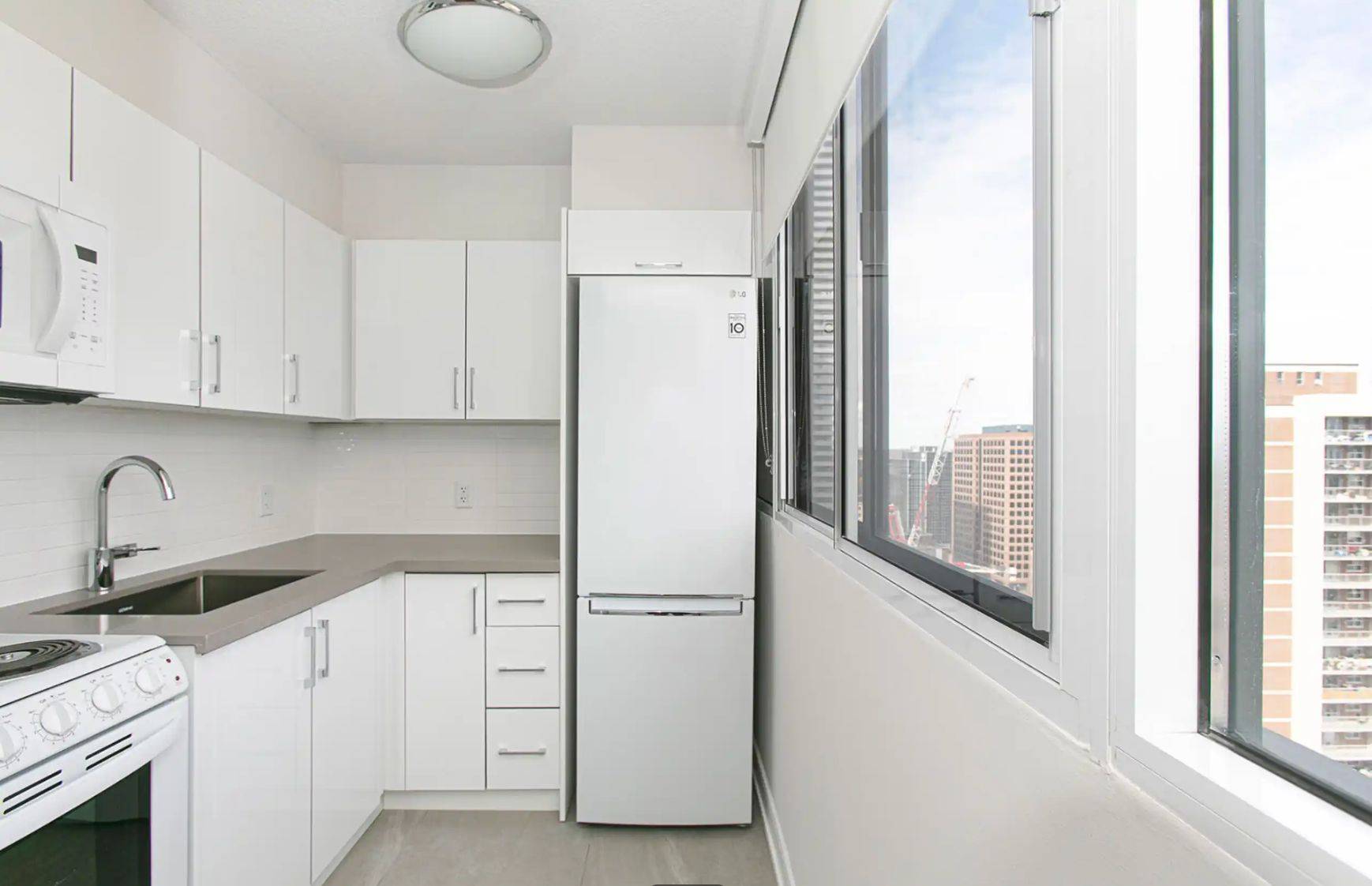 Toronto C08, ON M4Y 2P7,33 Isabella ST #1404