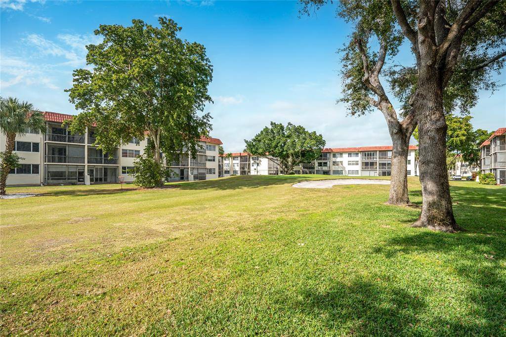 Pembroke Pines, FL 33025,811 S Hollybrook Dr #301