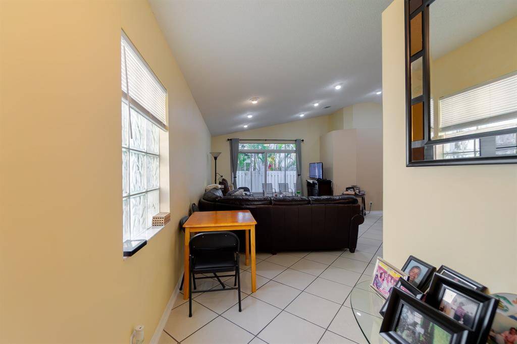 Pembroke Pines, FL 33028,[StreetName,UnitNumber,StreetNumber,StreetDirPrefix]