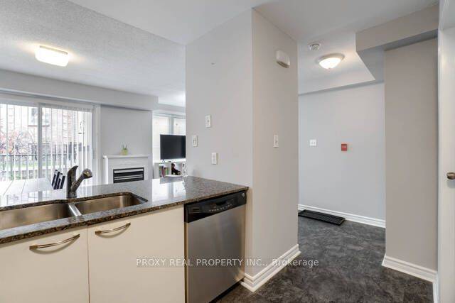 Richmond Hill, ON L4C 0H9,75 Weldrick RD E #829