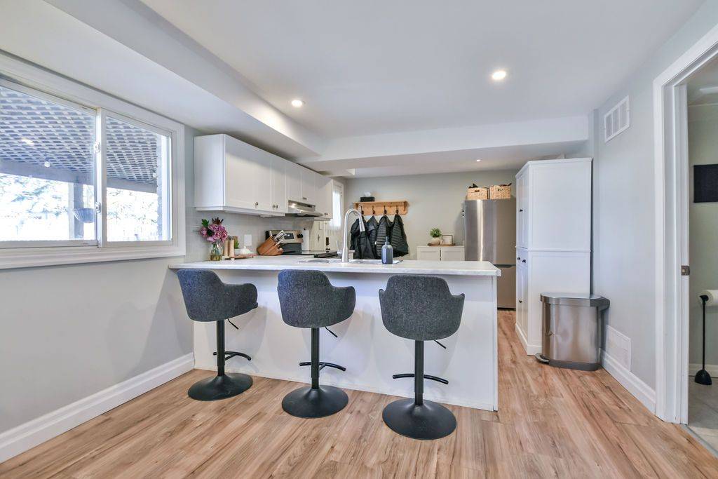 Barrie, ON L4N 5L2,46 Ridgeway AVE