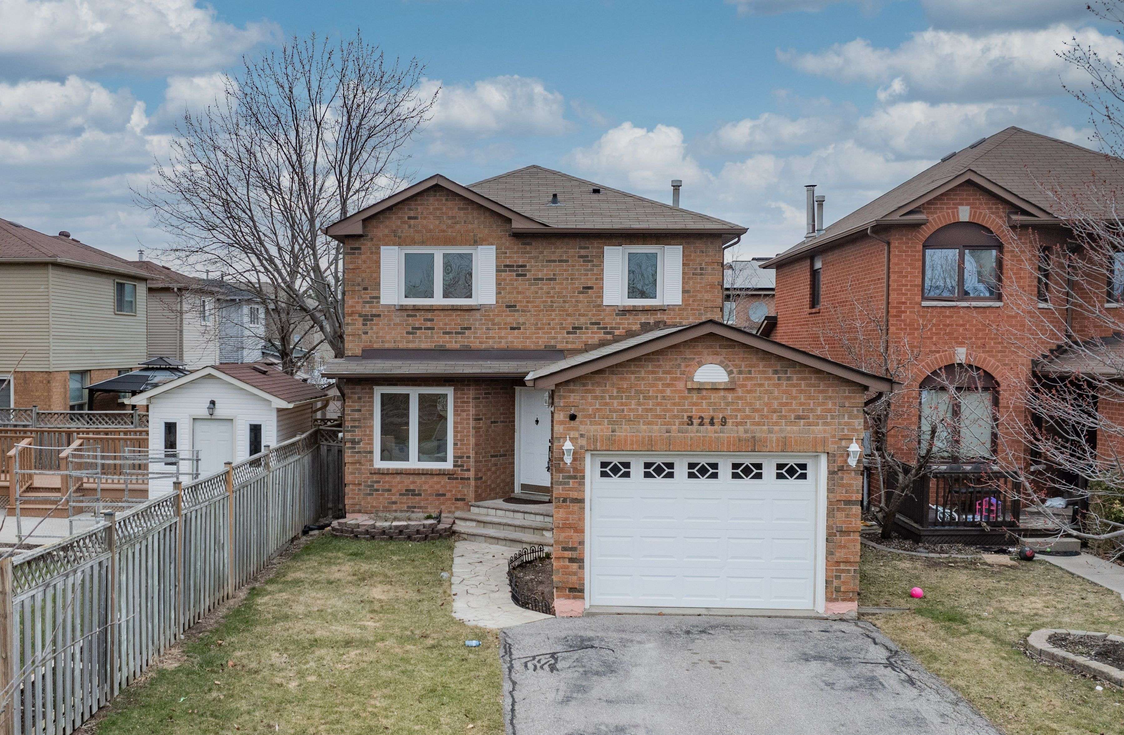 3249 Greenbelt CRES, Mississauga, ON L5N 5X8