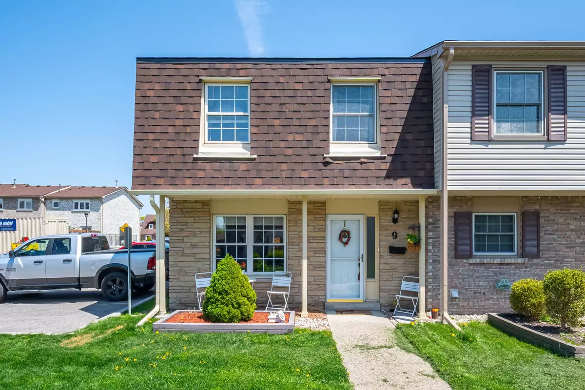 Pickering, ON L1W 3B7,580 Eyer DR #9