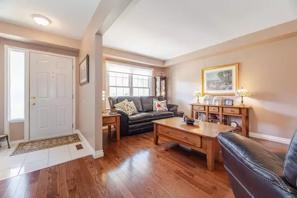Pickering, ON L1W 3B7,580 Eyer DR #9