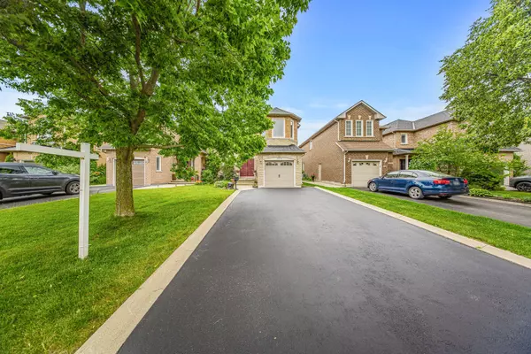 Oakville, ON L6M 3T4,2036 Shady Glen RD