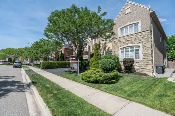 Brampton, ON L6Y 5K5,26 Jacob Brill CRES