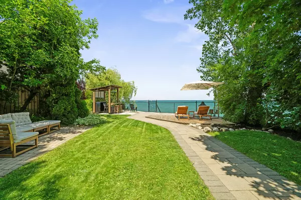 16 Lakeshore DR, Hamilton, ON L8E 5C6