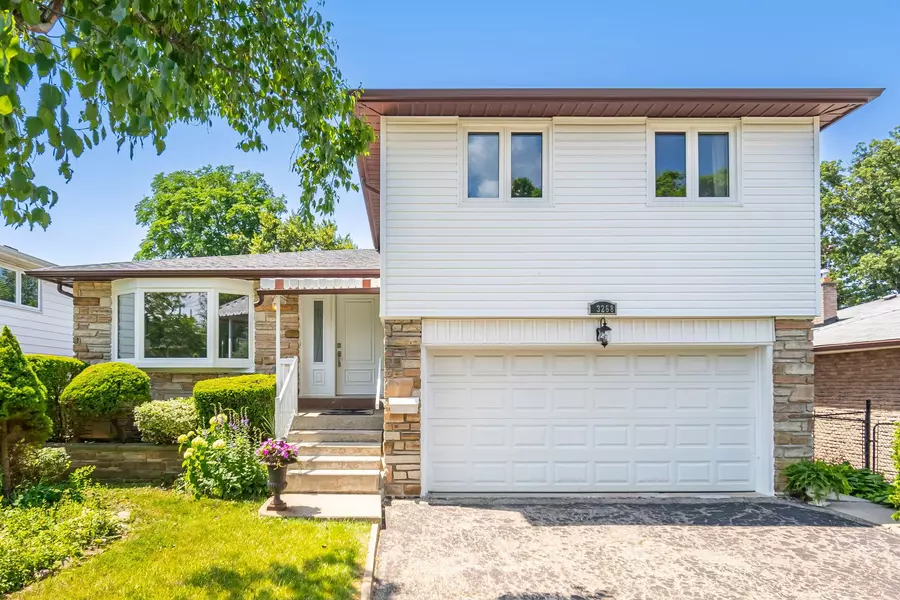 3268 Homark DR, Mississauga, ON L4K 2K4