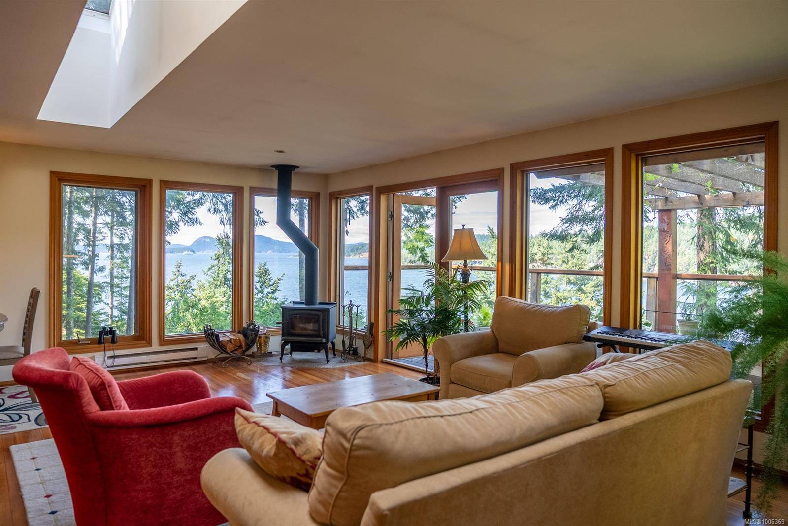 Pender Island, BC V0N 2M2,1616 Schooner Way