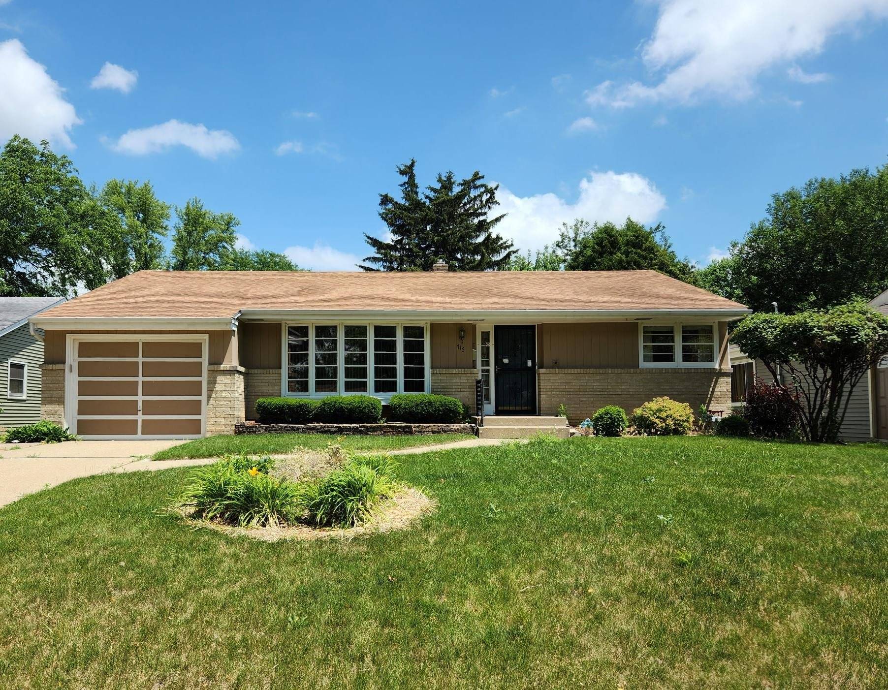 716 Parkside Drive, Rockford, IL 61108