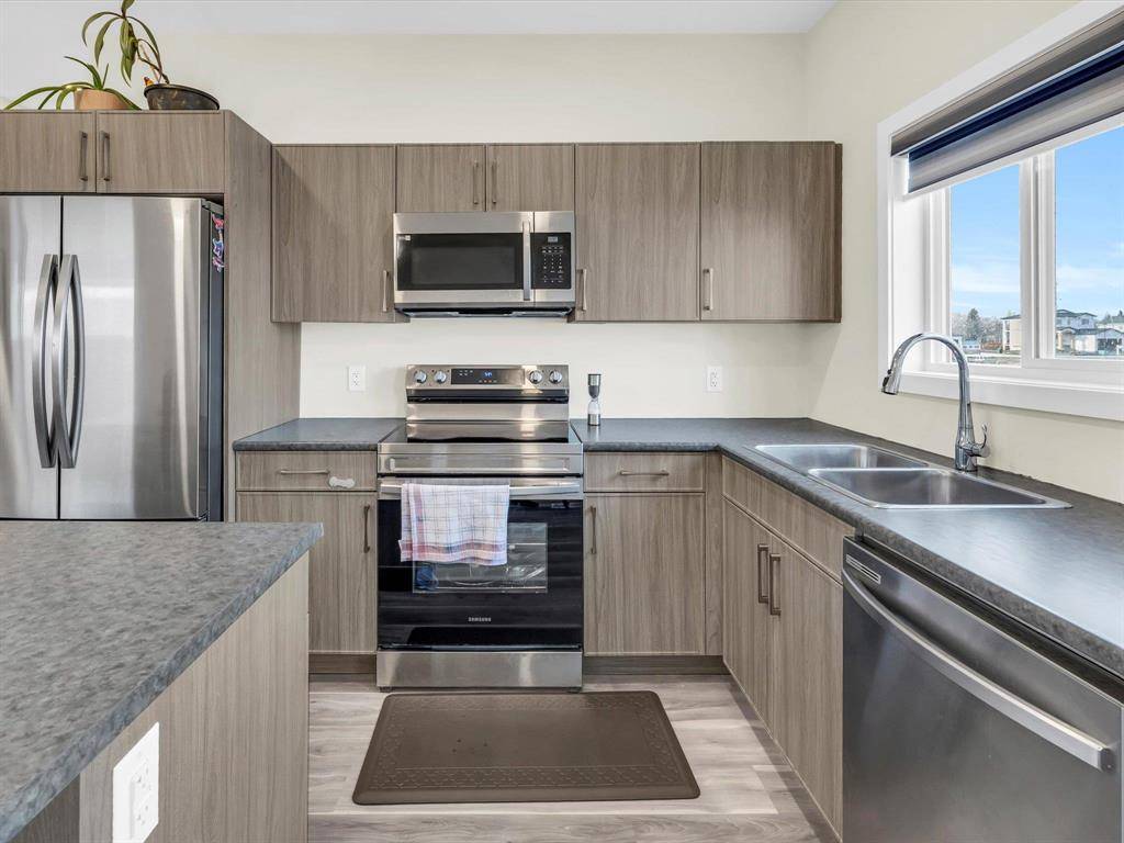 Selkirk, MB R1A 4N4,905 Vaughan AVE