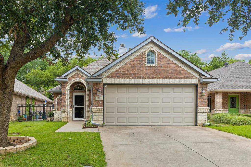 816 Claycourt Circle, Fort Worth, TX 76120