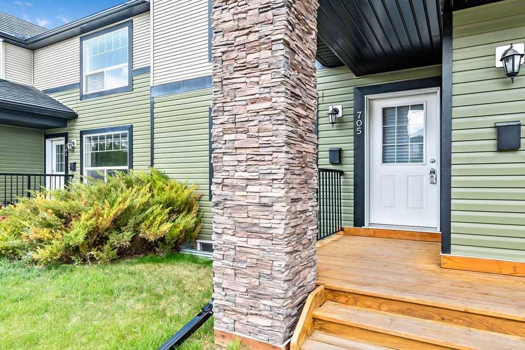 Airdrie, AB T4B 3H5,140 Sagewood BLVD SW #705