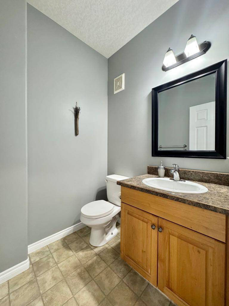 Whitecourt, AB T7S 1X2,9 Leedy DR #12
