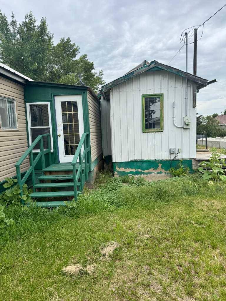 Warner, AB T0K2L0,306 6 AVE