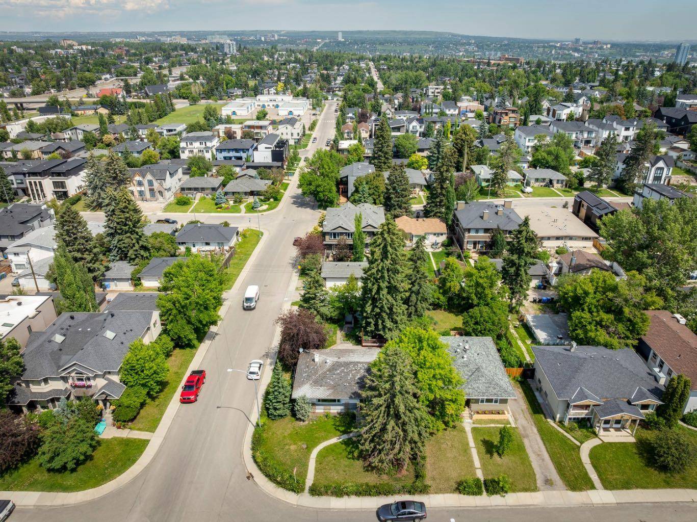 Calgary, AB T2T 1R7,2240 30 AVE SW
