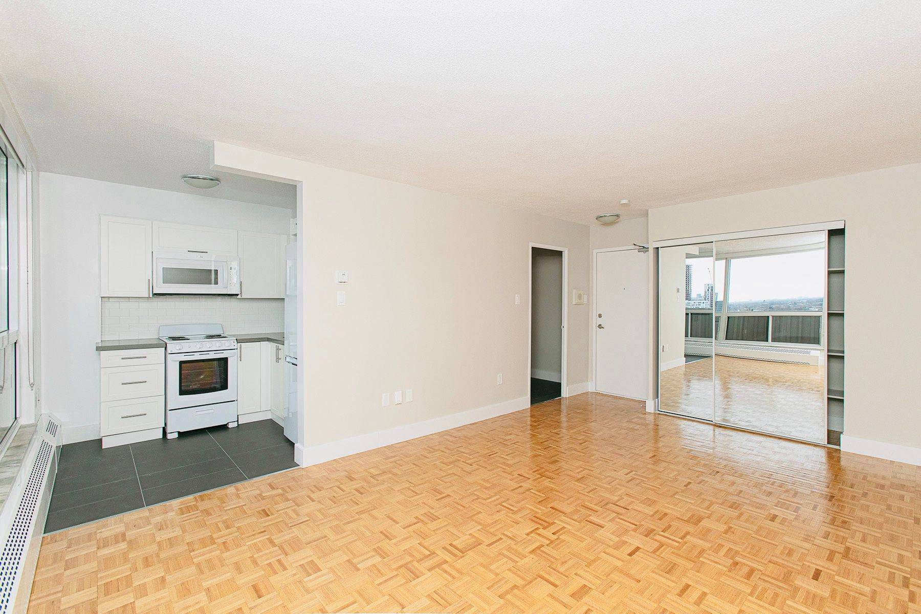 Toronto C01, ON M5S 2H8,666 Spadina AVE #1407