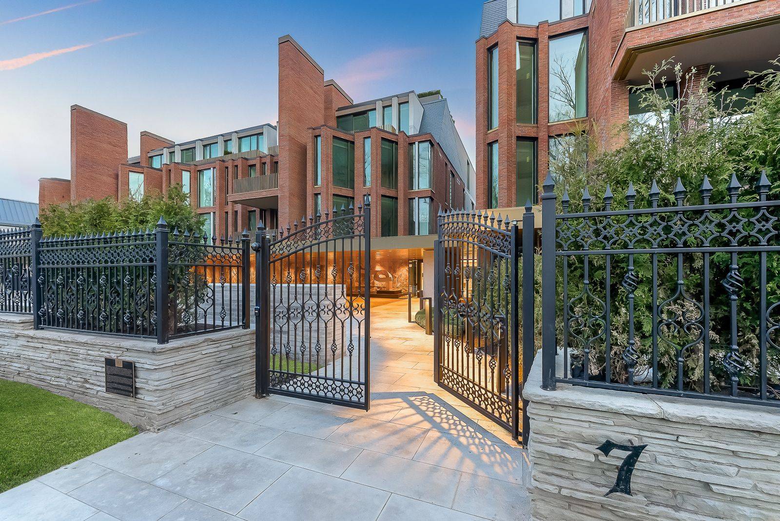 7 Dale AVE #102, Toronto C09, ON M4W 1K2