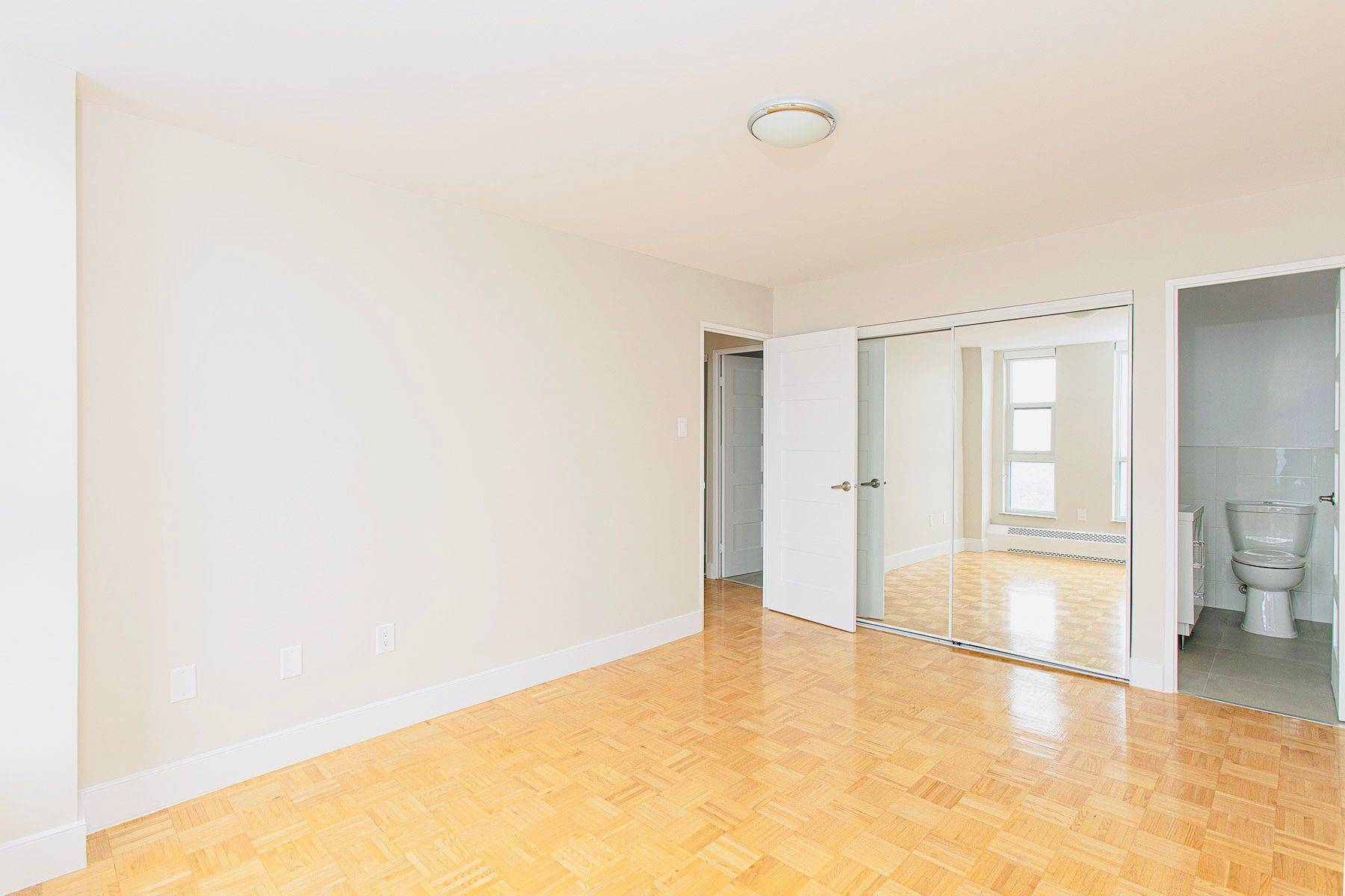 Toronto C01, ON M5S 2H8,666 Spadina AVE #1910