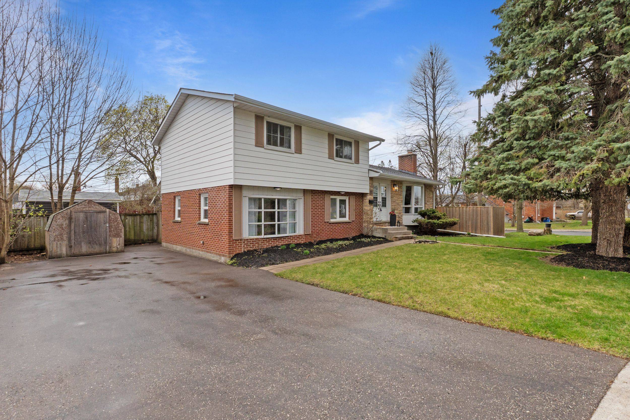 Clarington, ON L1C 2R9,11 Ontario ST