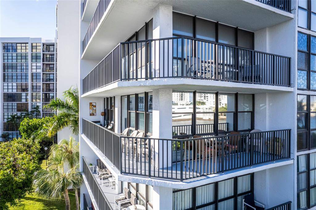 Hallandale Beach, FL 33009