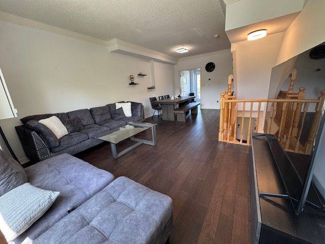 Markham, ON L3T 7V5,121 Pond DR