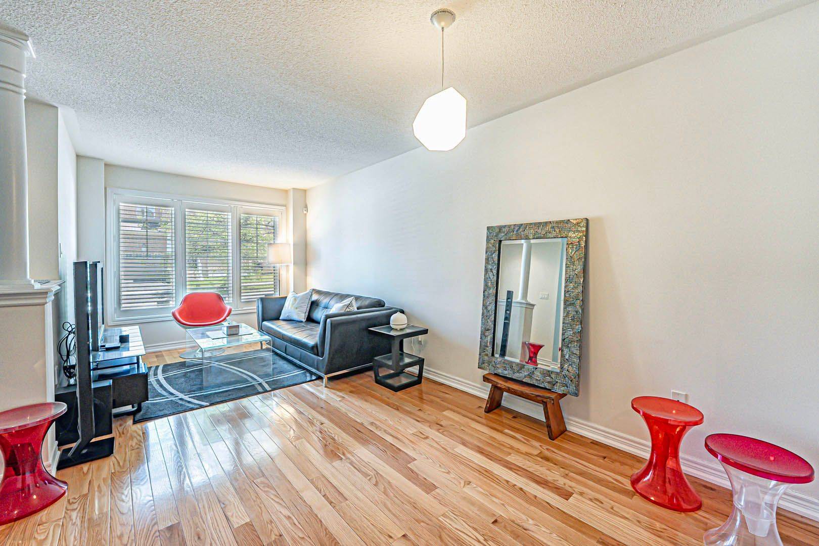 Richmond Hill, ON L4E 0L5,28 Yang ST