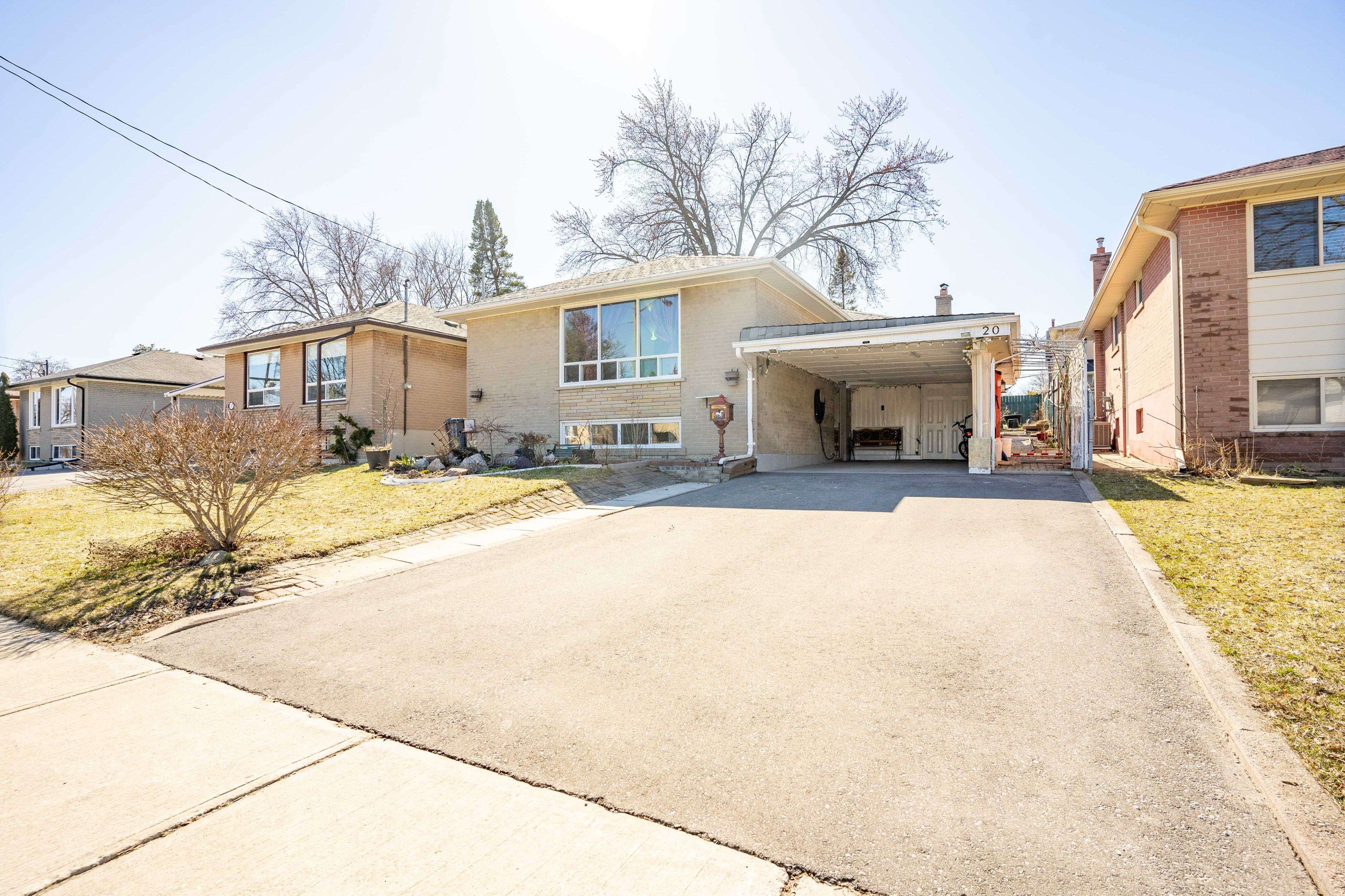 20 Bridgenorth CRES, Toronto W10, ON M9V 2M3