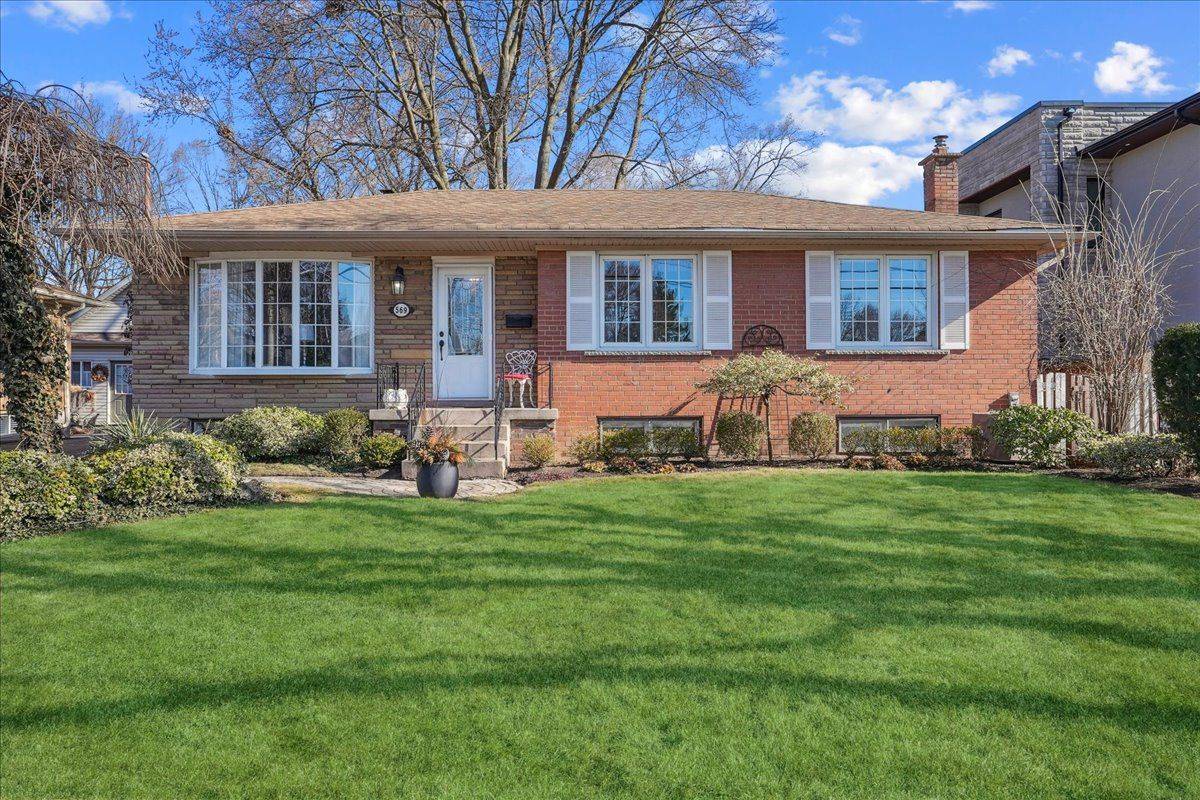 569 Lees LN, Oakville, ON L6L 4T6