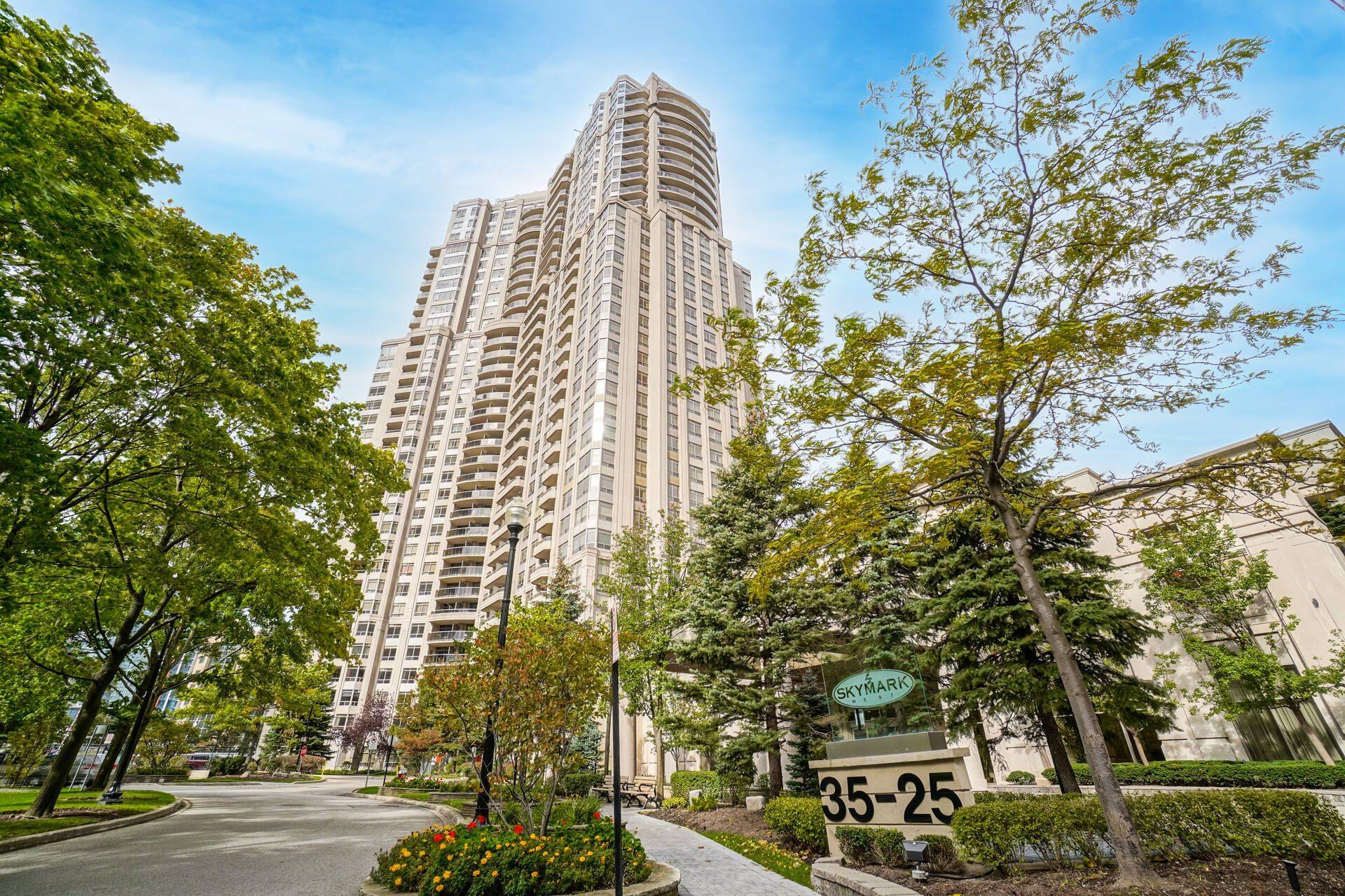Mississauga, ON L5R 3Z5,35 Kingsbridge Garden CIR #506