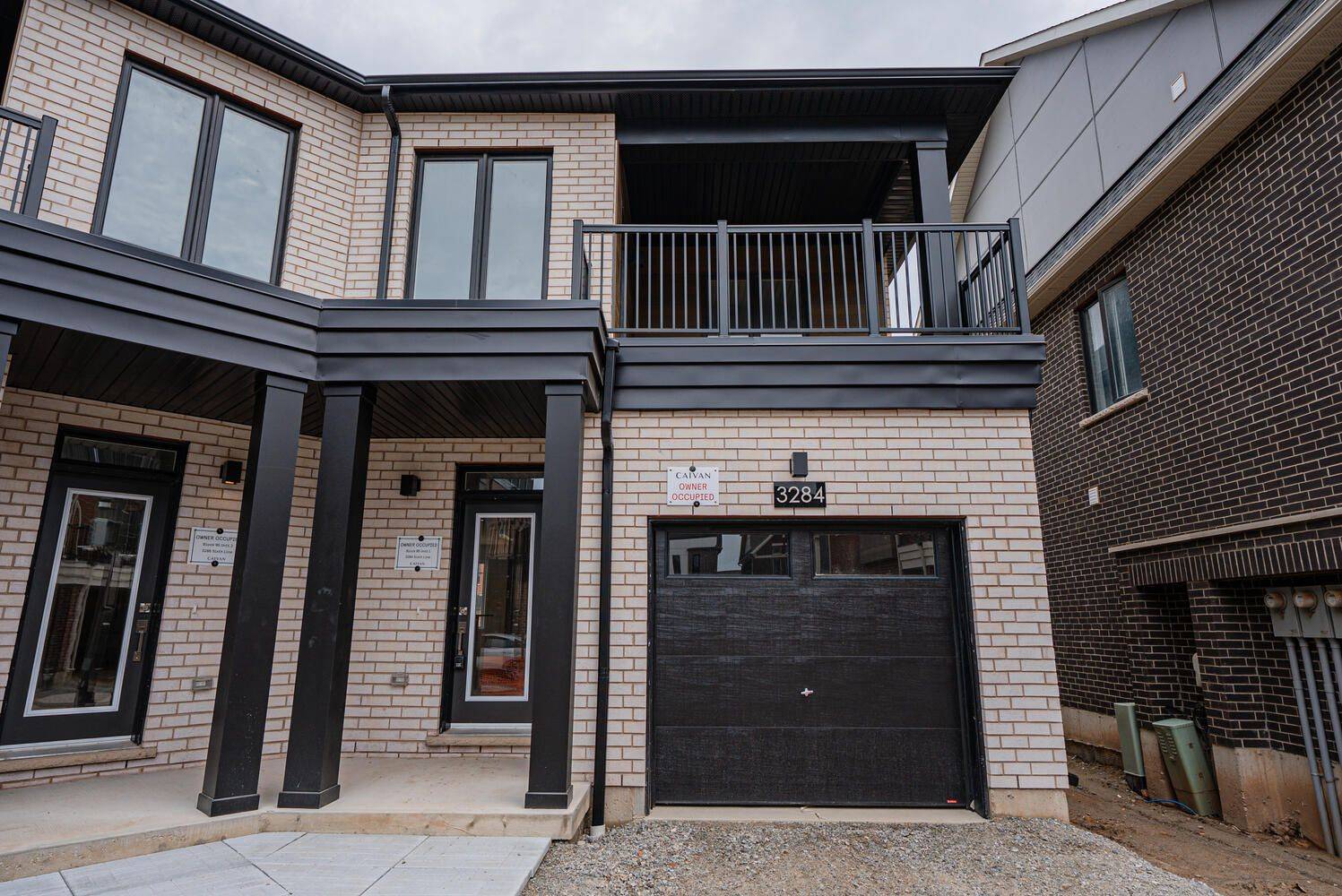 Oakville, ON L6M 4K1,3284 Sixth Line #Upper
