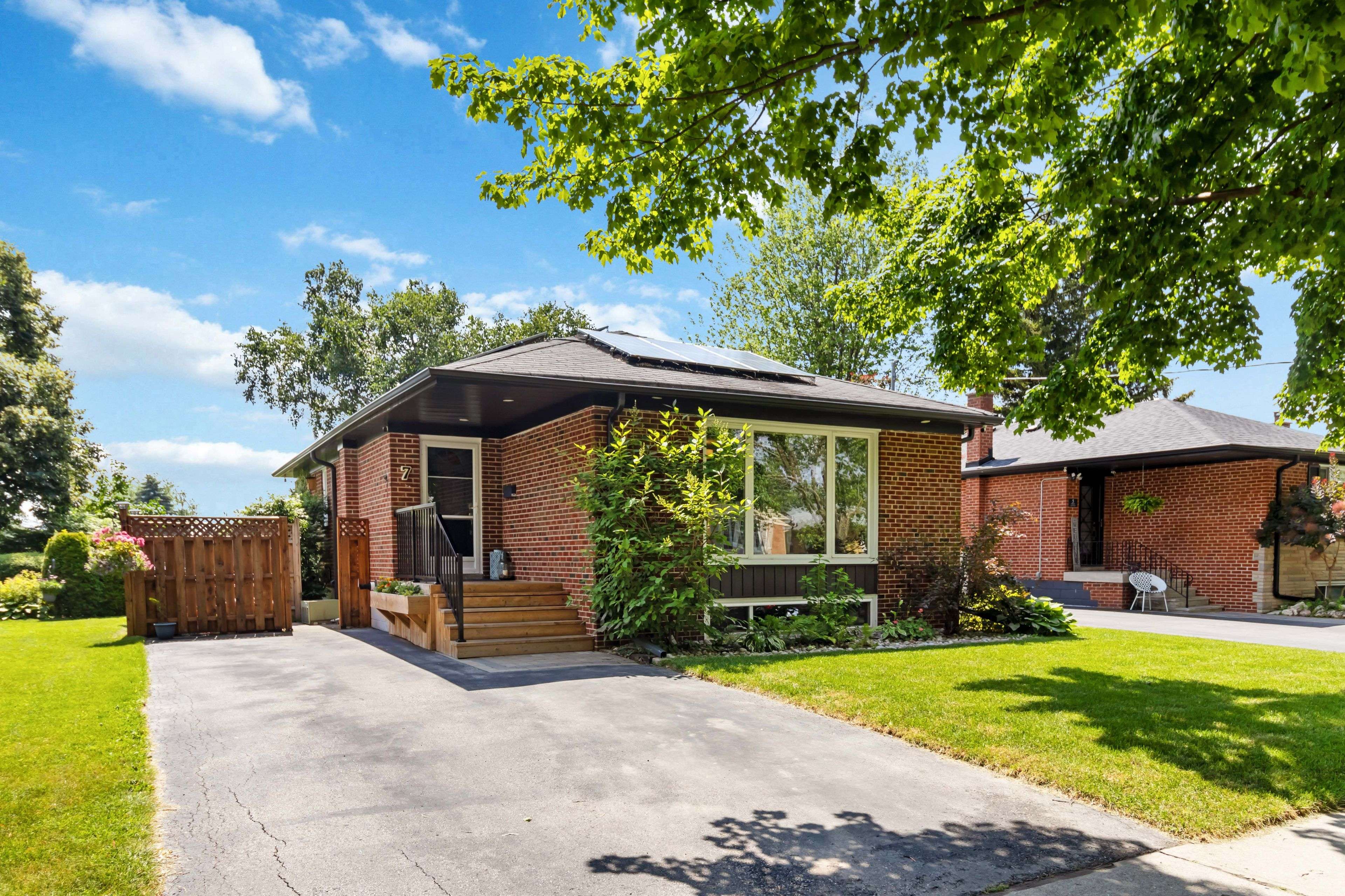 7 Brenda AVE, Brampton, ON L6Y 2A1