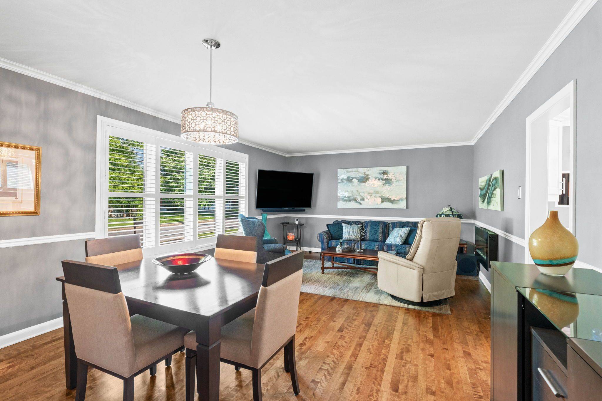 Elmvale Acres And Area, ON K1G 2M5,2024 Corry ST