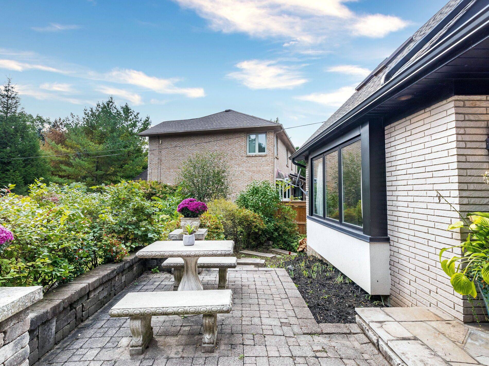 Hamilton, ON L9G 4G6,355 Golf Links RD