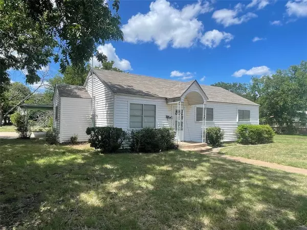 1016 W Cedar Street, Coleman, TX 76834