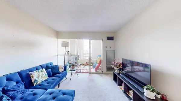 Mississauga, ON L5A 4G5,75 King ST E #1709