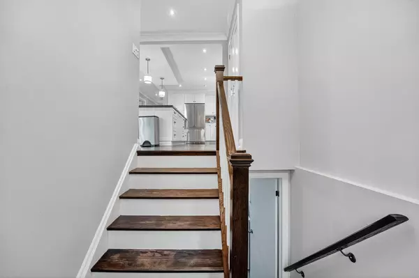 Mississauga, ON L5H 2G8,42 Peter ST N