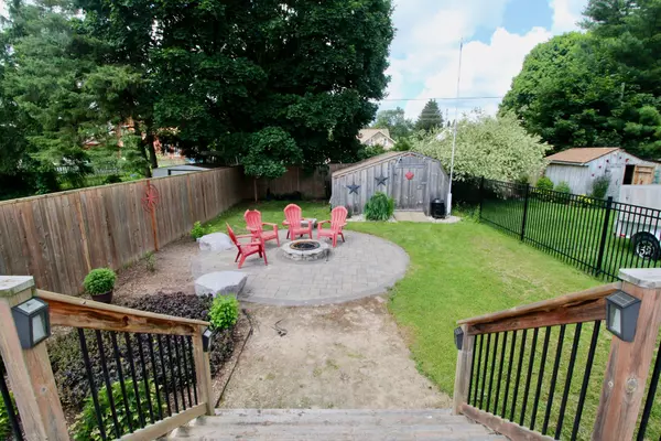 Hanover, ON N4N 2L3,618 8th AVE