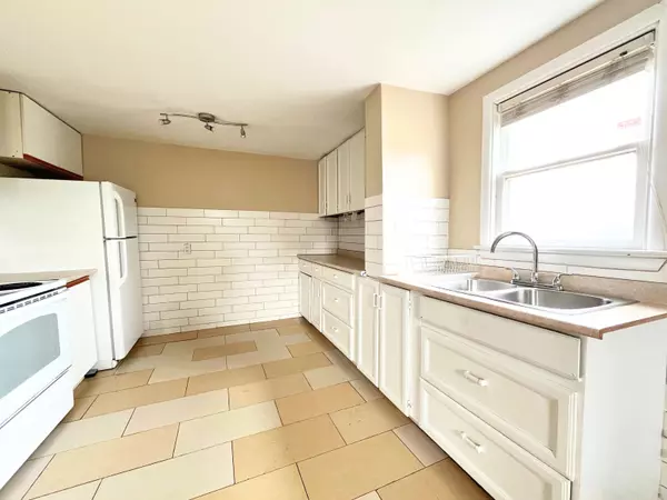 Hamilton, ON L8L 5C3,114 West AVE N #3