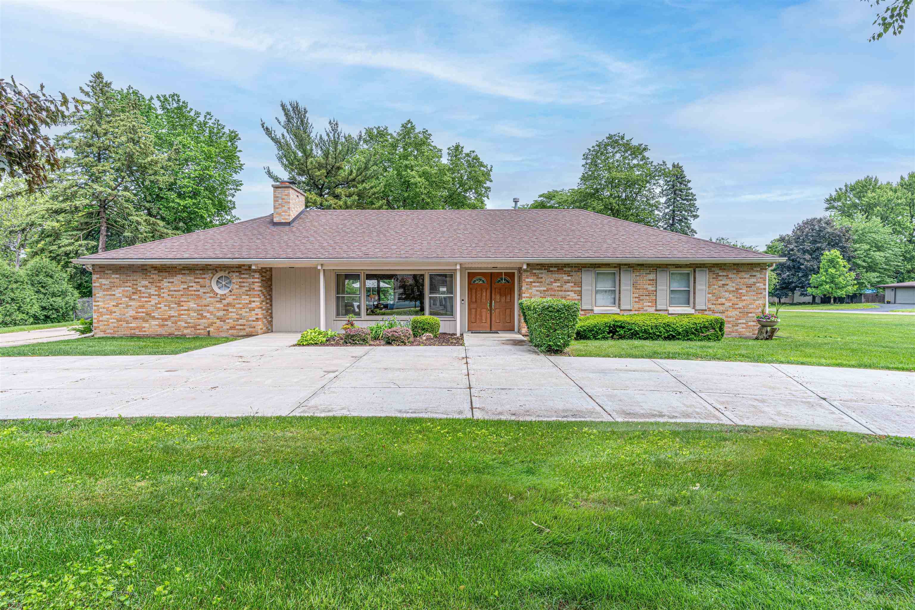 2317 Edgebrook Drive, Rockford, IL 61107