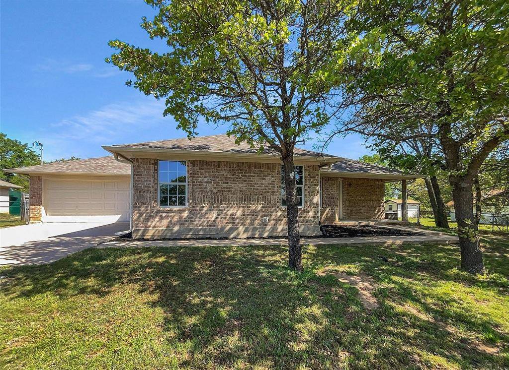 1712 Willow Wood Drive, Azle, TX 76020
