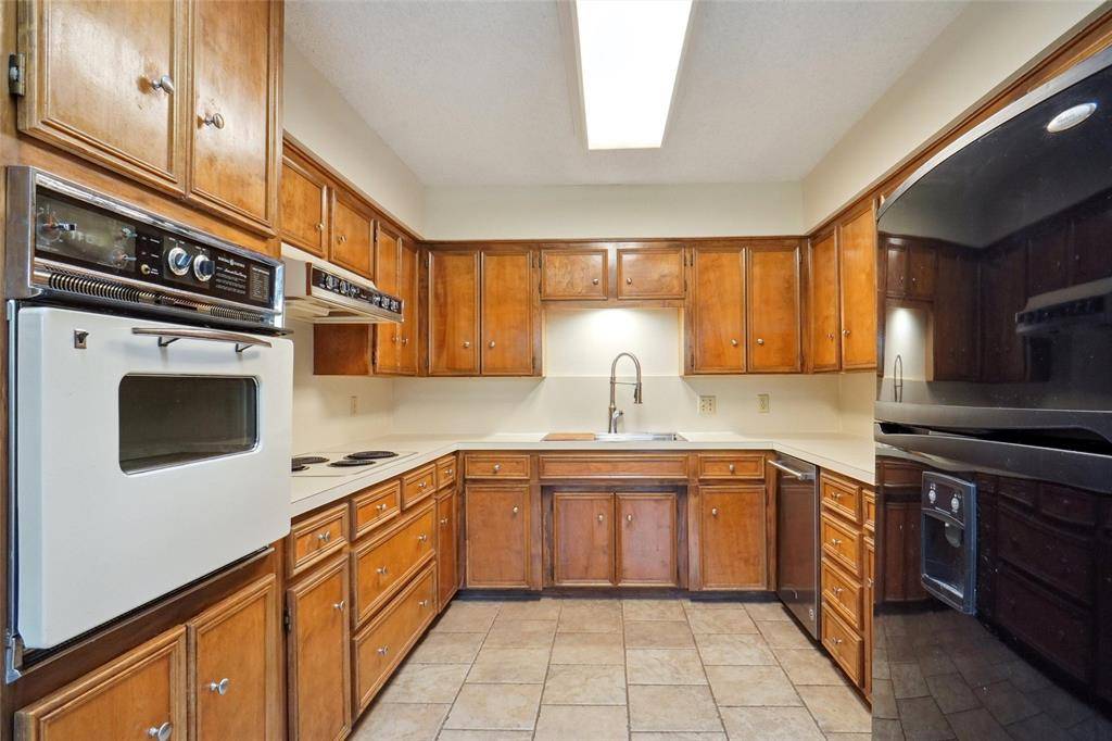 Fort Worth, TX 76132,5717 Ridgerock Road