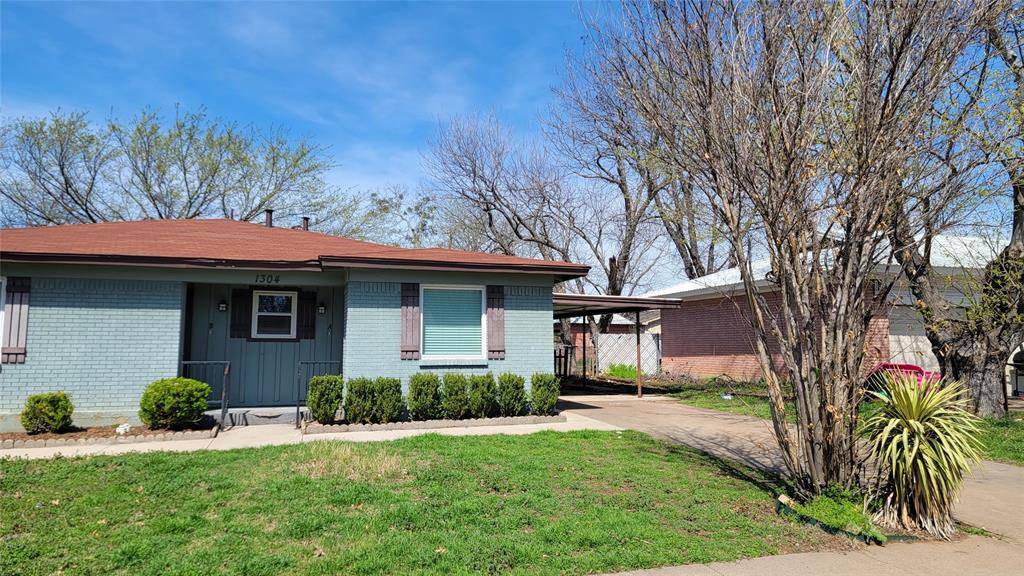 1304 Phillips Street #A, Cleburne, TX 76033