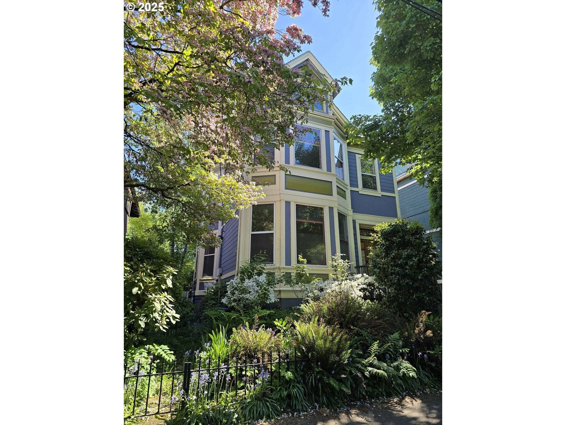 2122 NW EVERETT ST, Portland, OR 97210